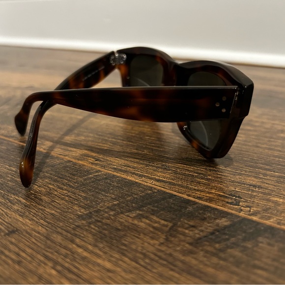 Polarized Sunglasses CL 41732 in tortoise. Lenses with a solid tint of green. - Picture 6 of 8